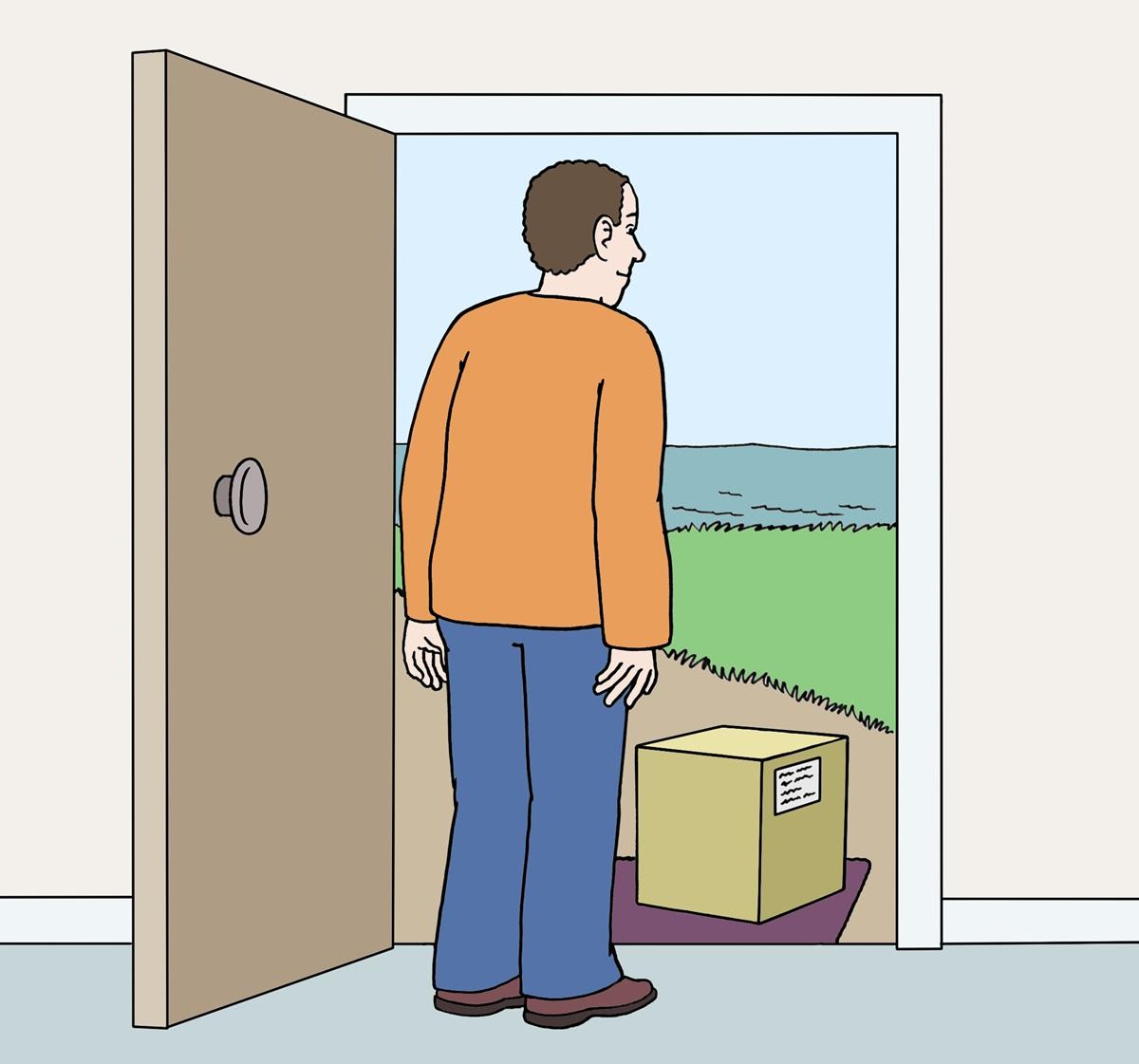 Mann an der offenen HAustür mit Paket