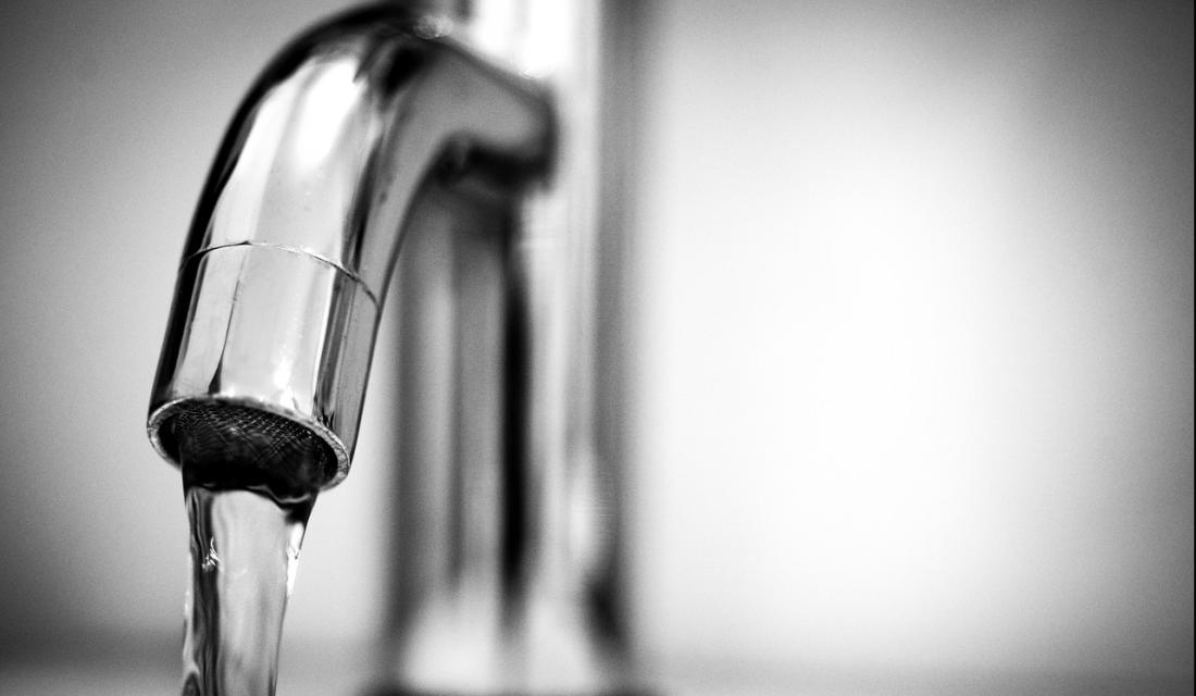 laufender Wasserhahn