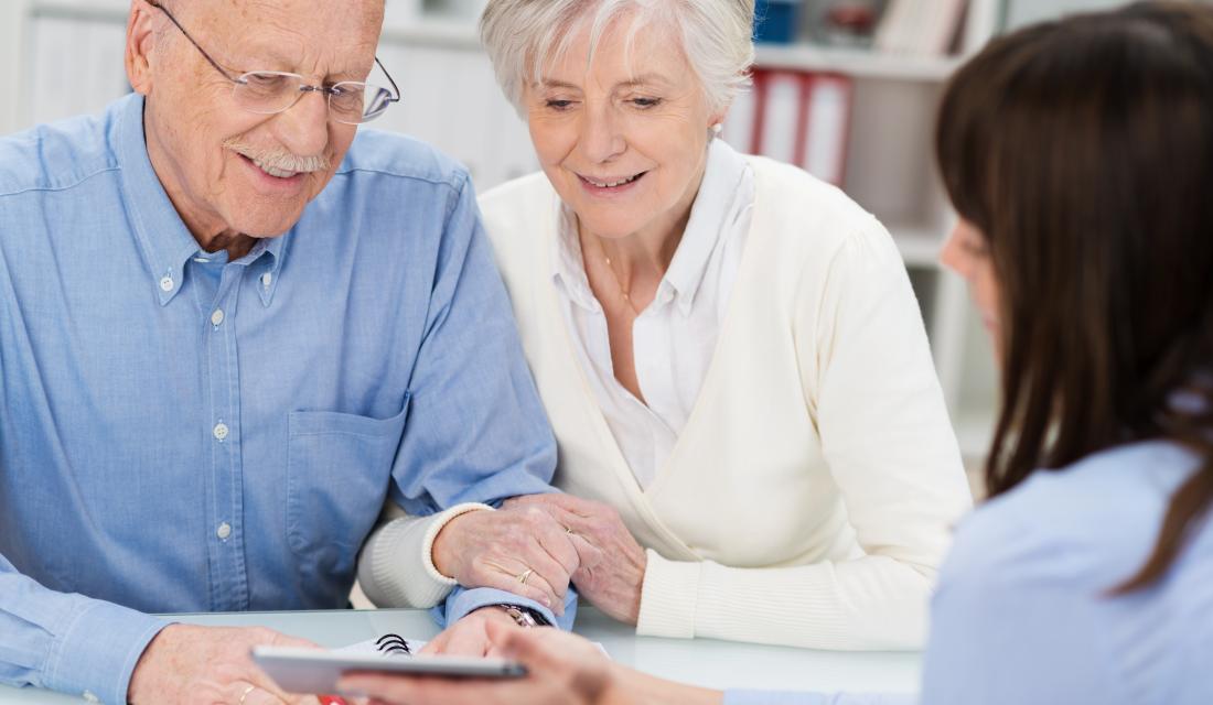 Senioren im Beratungsgespräch