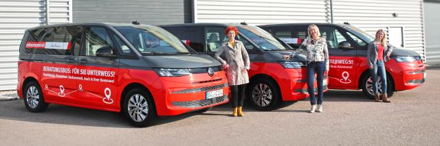 Das team mit den drei Beratungsbussen der Verbraucherzentrale Sachsen