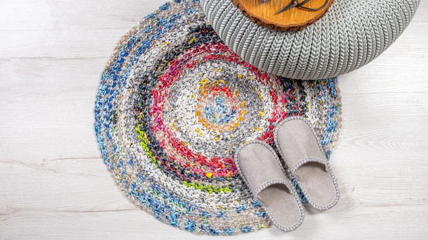 Teppich und Sitzsack aus alten Stoffen