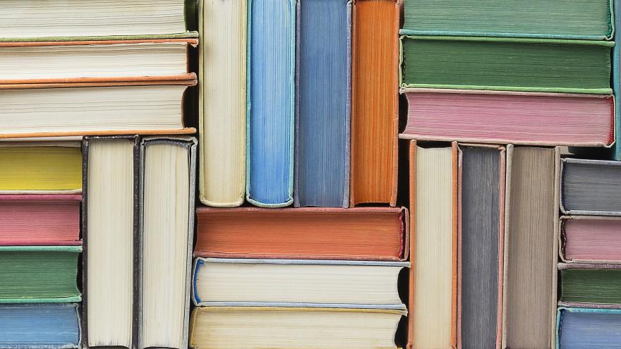 Bücherstapel bunt
