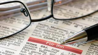 Nahaufnahme einer Kontaktanzeige